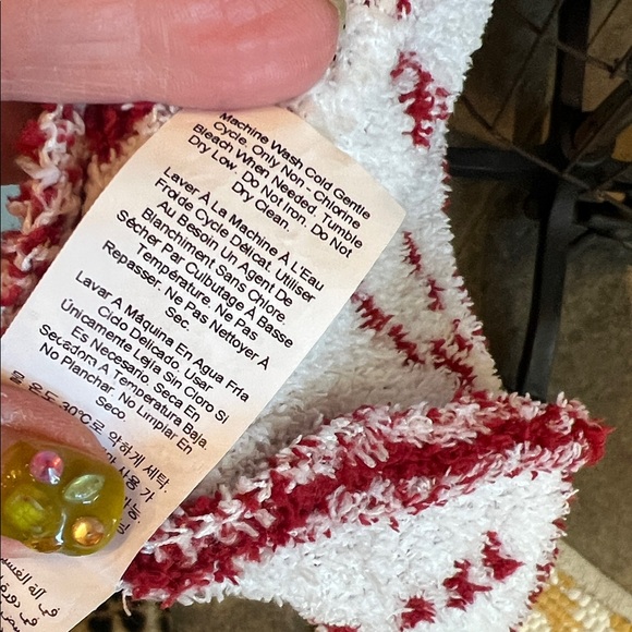 Luxurious POTTERY BARN Red Candy Cane Robe - Picture 11 of 16